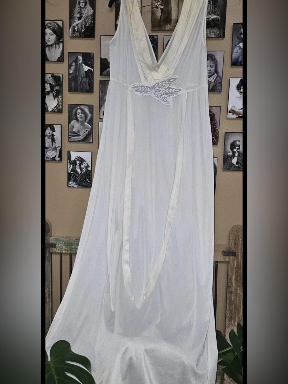 Vintage Undercover Wear Rhapsody White Nylon Maxi Nightgown M Tall Grecian - Picture 15 of 15